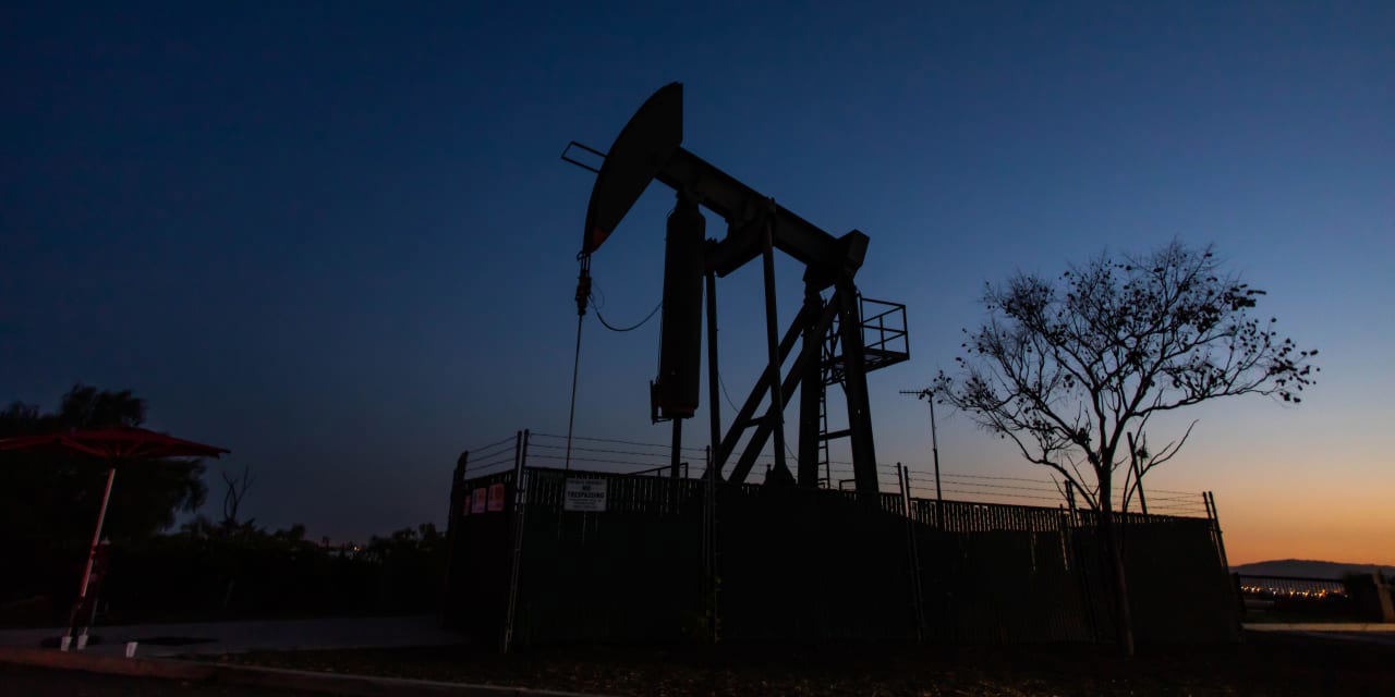 Oil declines 