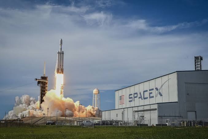 スペースX